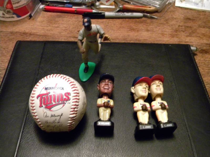 MN Twins- Unocal 76 Souvenir Autographed Baseball,3 Mini Bobble Heads & Kirby Puckett Figure