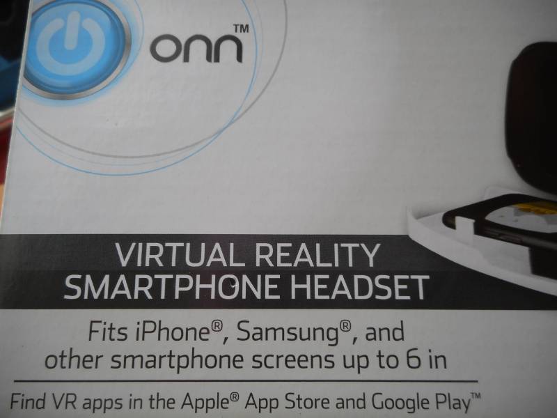 lot 11 image: Virtual Reality Smartphone Headset