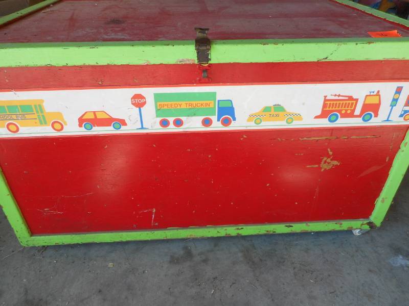 lot 16 image: Toy Box