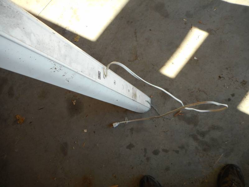 lot 18 image: Florescent Light