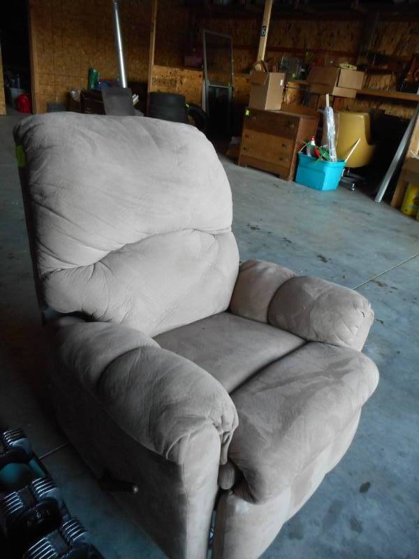 lot 7 image: Recliner