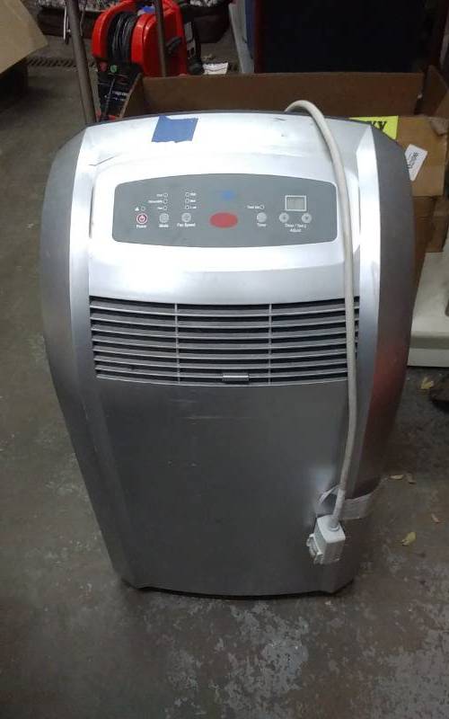 lot 3 image: Free Standing Portable AC Unit