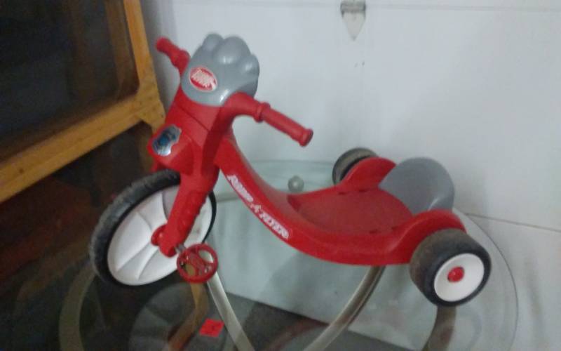 lot 38 image: Radio Flyer Big Wheel With Sound Effects (Turn Signals, Horn)