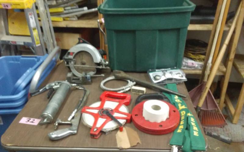 lot 40 image: Circular Saw, Grease Gun, Tape Measure, Other Hand Tools