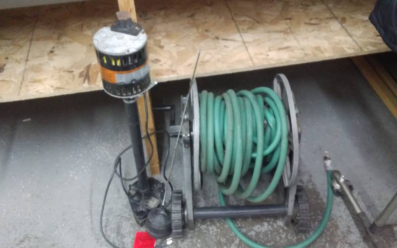 lot 46 image: Hose, Reel, Sump Pump