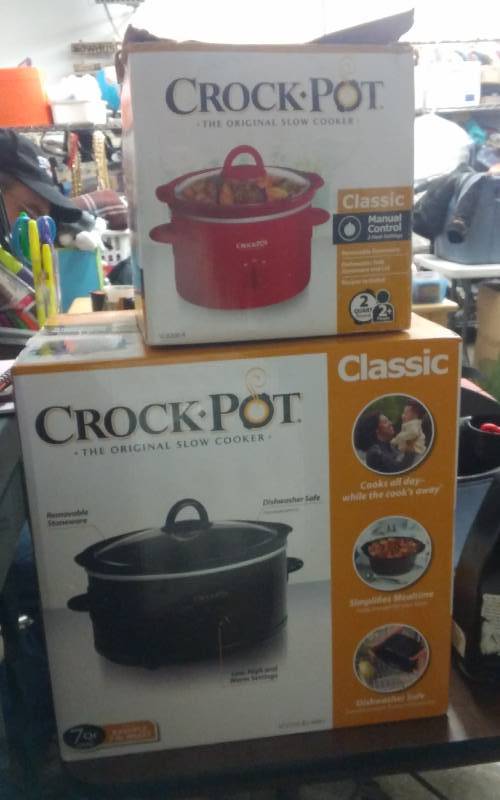 lot 60 image: 2-Crock Pots (2-qt & NEW 7-Qt)