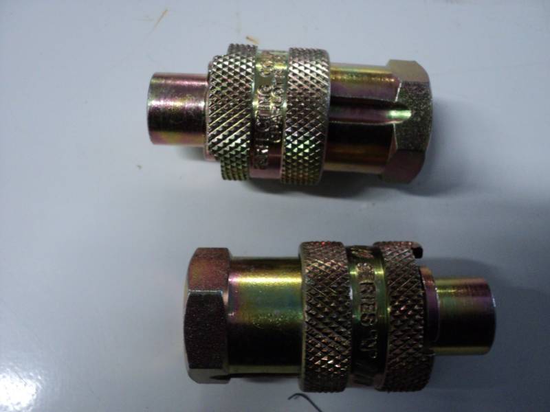 lot 208 image: Dix-Lock QM81 Steel Quick Coupling-...