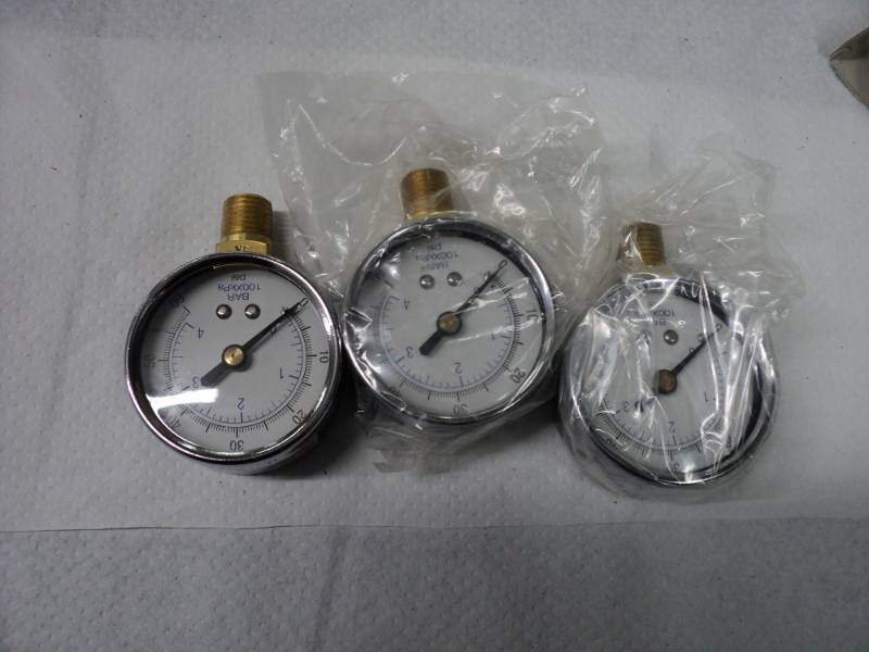 lot 233 image: 2 Dry Pressure Gauge - 60 PSI - Lo...