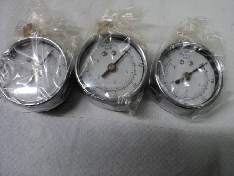 lot 346 image: 2 Dry Pressure Gauge - 60 PSI - Lo...