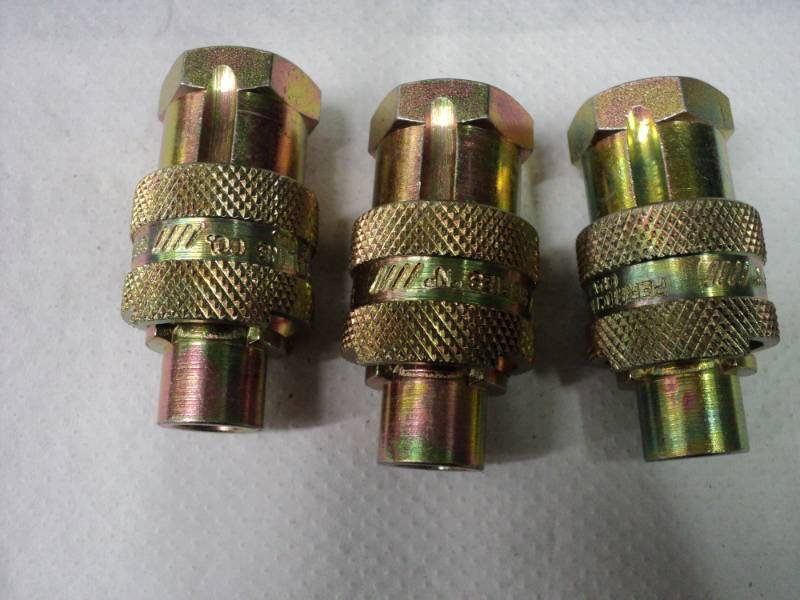 lot 419 image: Dix-Lock QM81 Steel Quick Coupling ...