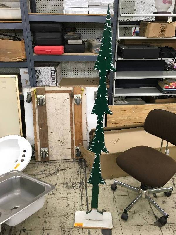 Wooden Christmas Tree W Hanging Hooks