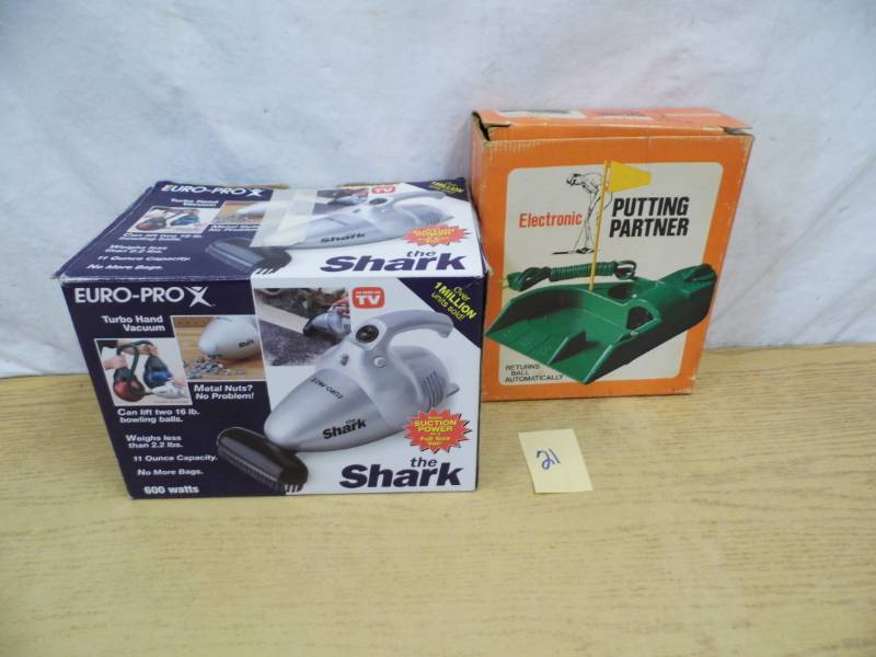 Shark - Putting Partner
