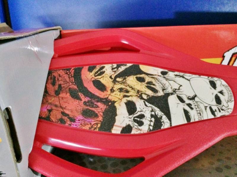 lot 38 image: NEW The Wave miniSL 360 Rotating Caster YOUNGER RIDER WAVE BOARD