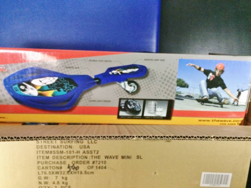 lot 44 image: NEW The Wave miniSL 360 Rotating Caster YOUNGER RIDER WAVE BOARD