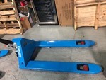 lot 109 image: Eoslift M25 5,500 lbs. 27 in. x 48 in. Manual Pallet Truck German Seal System with Polyurethane Wheels IN GOOD CONDITIONS
