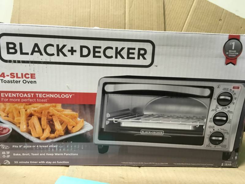 lot 8 image: BLACKDECKER 4-Slice Toaster Oven in Stainless Steel open box in new condition