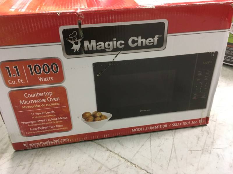 lot 18 image: Magic Chef 1.1 cu. ft. Countertop Microwave in Black with Gray Cavity open box in new condition