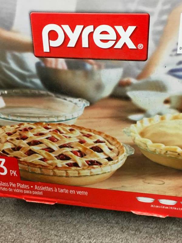 lot 74 image: Pyrex 3-Pack Easy Grab Glass Pie Plate new