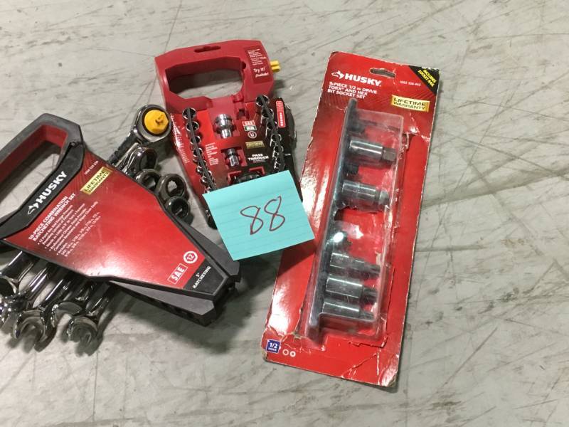 lot 88 image: HUSKY TOOLS 3 MISC MODELS MISING PCS