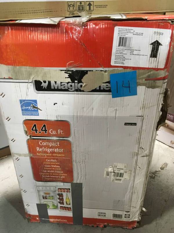 lot 14 image: Magic Chef 4.4 cu. ft. Mini Refrigerator in White open box in new condition