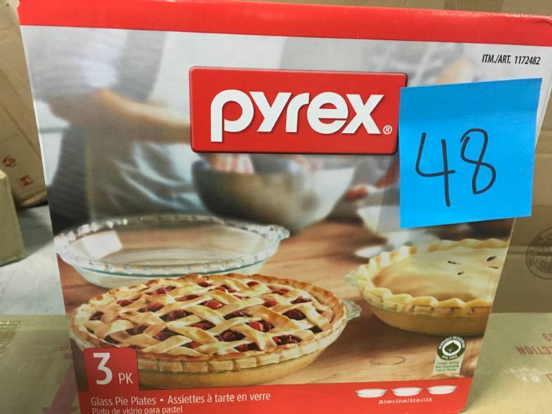 lot 48 image: Pyrex 3-Pack Easy Grab Glass Pie Plate new