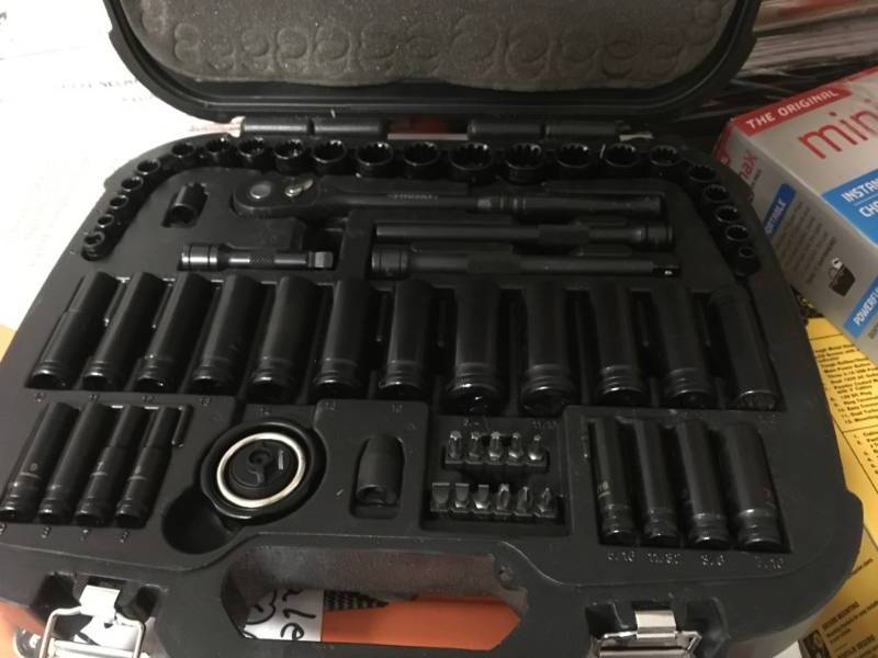 Husky 38 in. Drive 100-Position Universal SAE and Metric Mechanics Tool Set (60-Piece) in like new condition