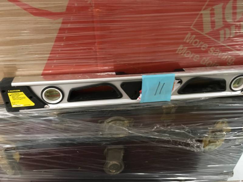 Husky 24 in. Line Generator Digital Laser Level in good condition