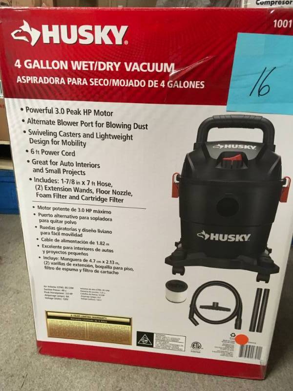 Husky 4 Gal. Portable Poly WetDry Vacuum in good condition
