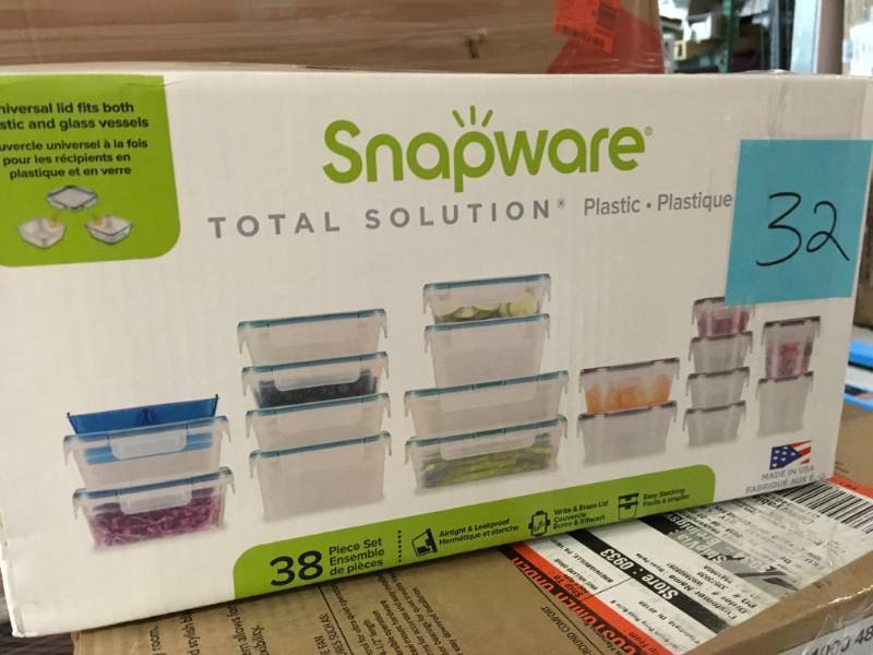 Snapware Total Solutions 38-piece Plastic Food Storage Set not used