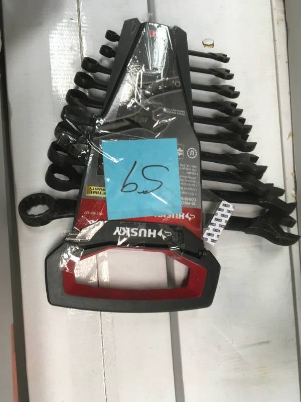 Husky SAE Long-Pattern Universal Combination Wrench Set (10-Piece) open box in new condition