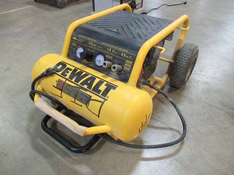 lot 2 image: DEWALT 4.5 Gal. Portable Electric Air Compressor. D55146 - Does not work