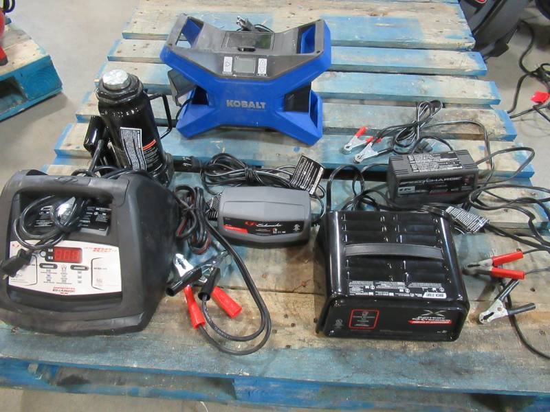 lot 8 image: Automotive Pallet - Chargers, Bottle Jack and Inflator - Untested.