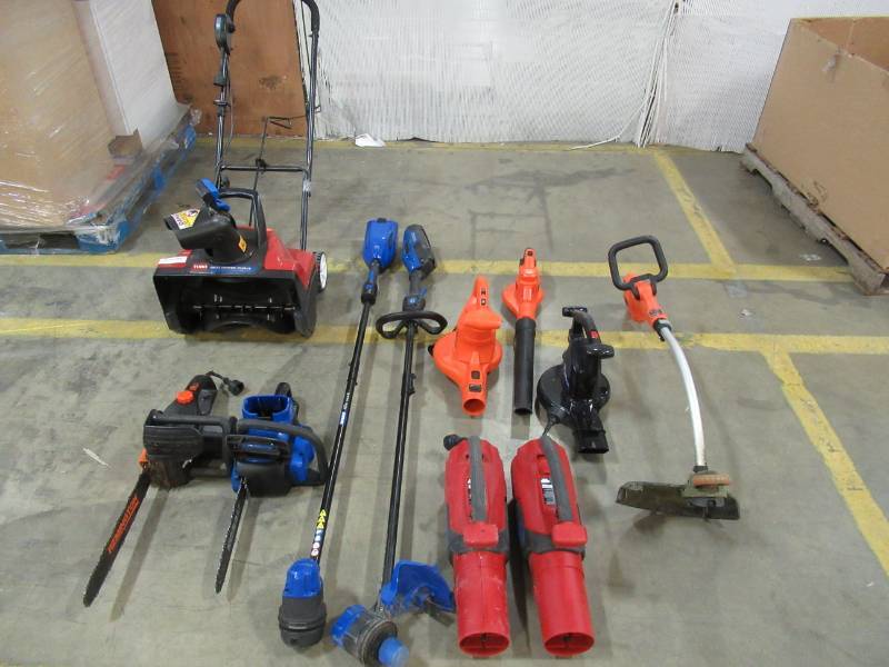 lot 13 image: Outdoor Yard and Lawn Equipment - Chainsaws, Blowers, Trimmers - Do not work