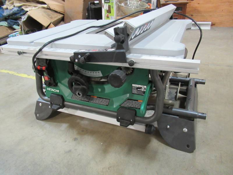 lot 17 image: Hitachi 10-in Carbide-tipped 15-Amp Table Saw, C10RJ - Does not work
