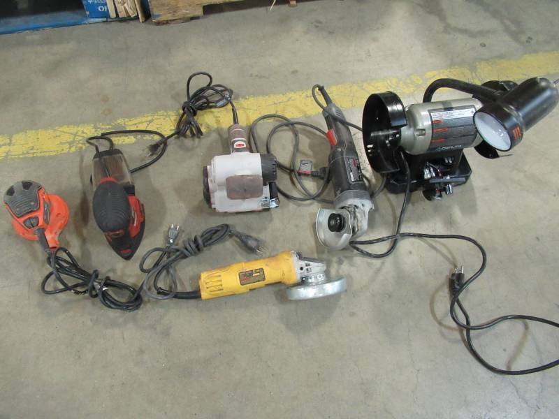 lot 24 image: Miscellaneous Grinders and Sanders - Do not work