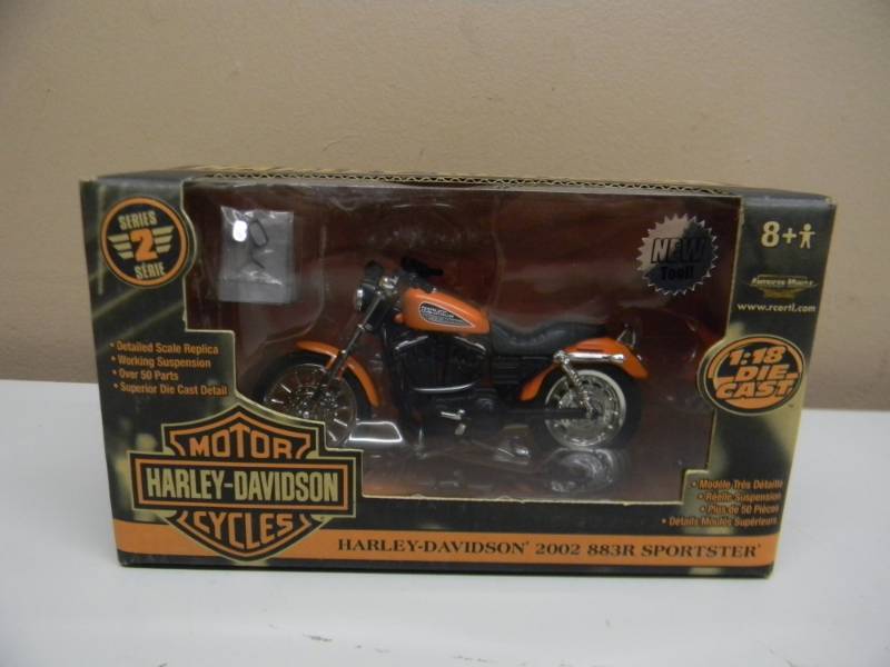 lot 2 image: RACING CHAMPIONS HARLEY-DAVIDSON 2002 883R SPORTSTER 118 DIE CAST - STILL IN BOX - SEE PICTURES