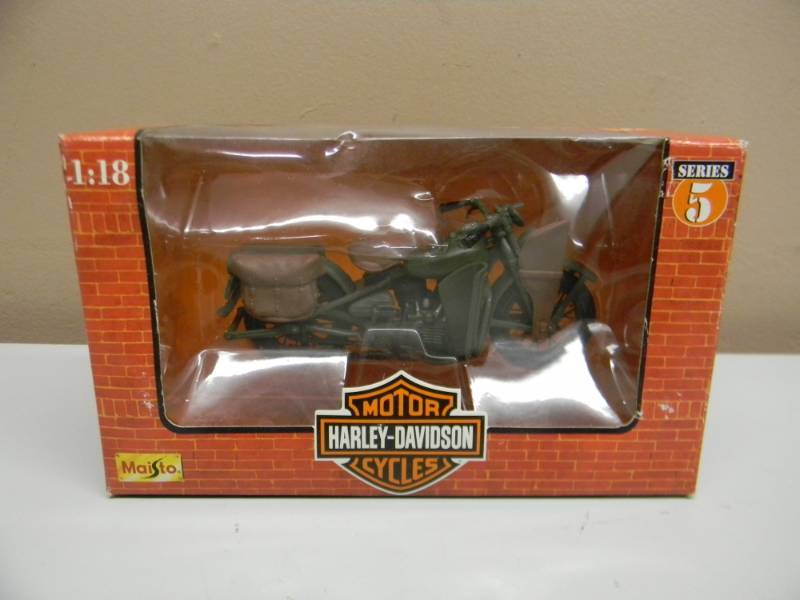 lot 17 image: MAISTO 118 SCALE DIE CAST METAL SERIES 5 1998 MODEL - STILL IN BOX - SEE PICTURES