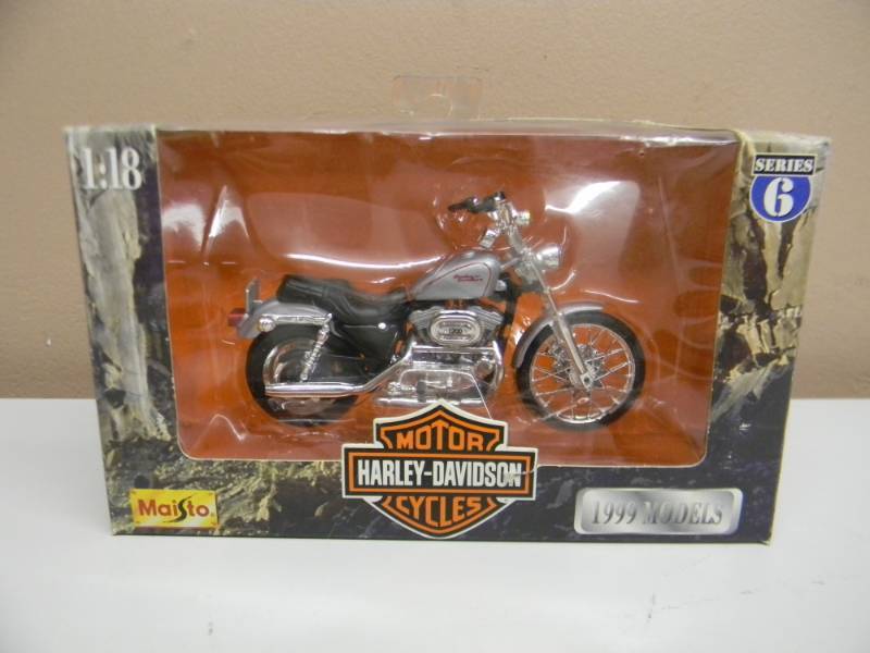 lot 19 image: MAISTO 118 SCALE DIE CAST METAL SERIES 6 1999 MODEL - STILL IN BOX - SEE PICTURES