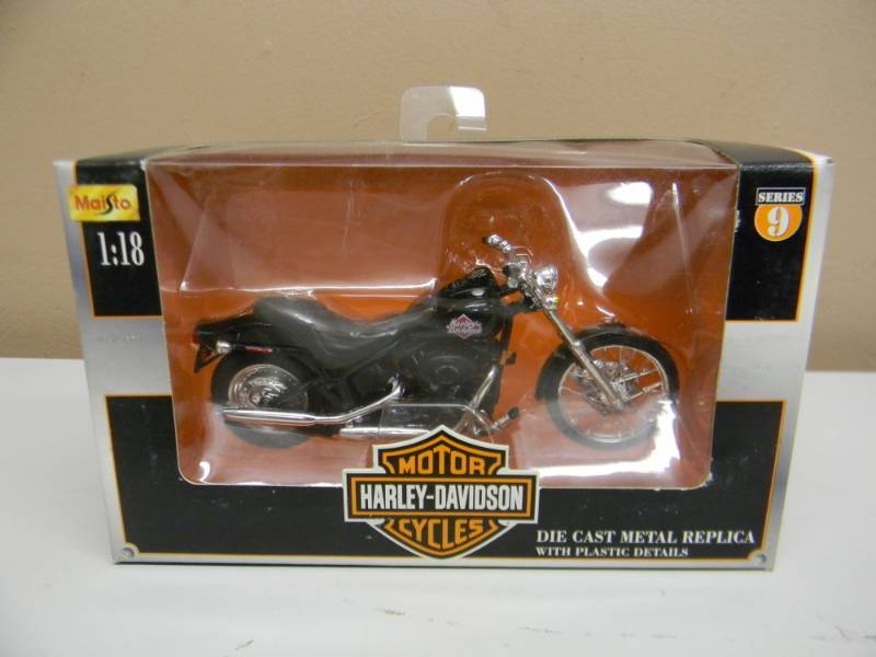 lot 23 image: MAISTO 118 SCALE DIE CAST METAL SERIES 9 2000 MODEL - STILL IN BOX - SEE PICTURES