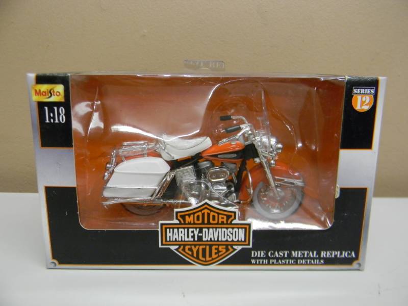 lot 30 image: MAISTO 118 SCALE DIE CAST METAL SERIES 12 2001 MODEL - STILL IN BOX - SEE PICTURES