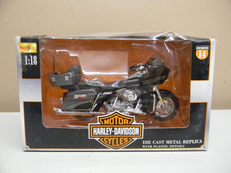 lot 32 image: MAISTO 118 SCALE DIE CAST METAL SERIES 14 2002 MODEL - STILL IN BOX - SEE PICTURES