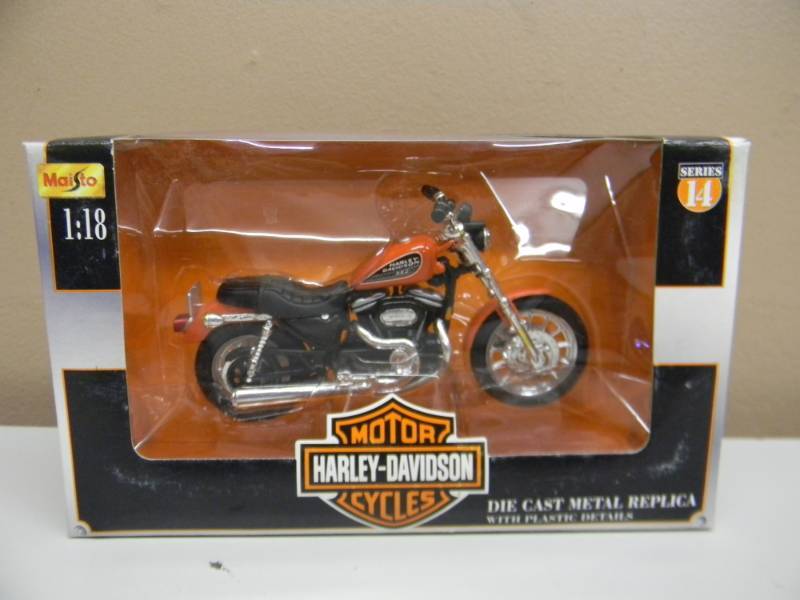 lot 34 image: MAISTO 118 SCALE DIE CAST METAL SERIES 14 2002 MODEL - STILL IN BOX - SEE PICTURES