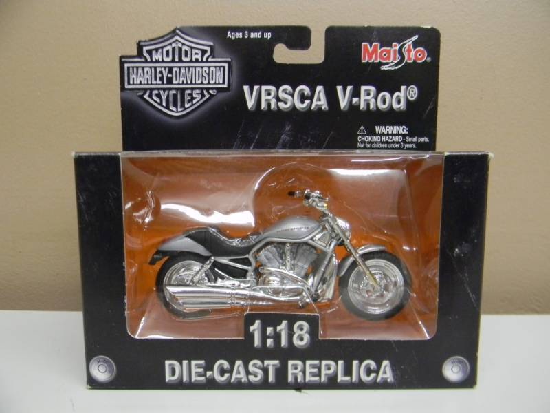 lot 36 image: MAISTO 118 SCALE DIE CAST METAL VRSCA V-ROD 2003 MODEL - STILL IN BOX - SEE PICTURES