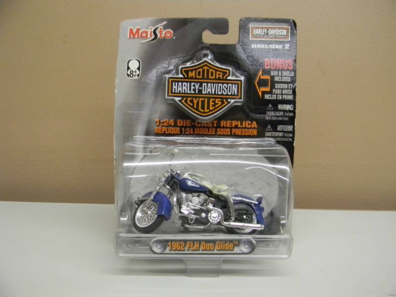 lot 48 image: MAISTO HARLEY-DAVIDSON 124 DIE CAST REPLICA 1962 FLH DUO GLIDE HARLEY-DAVISON - SEE PICTURES