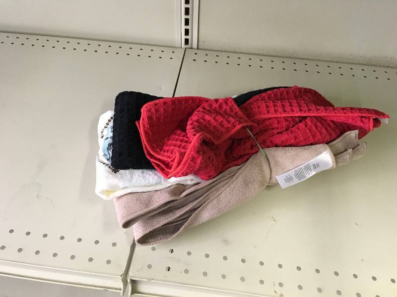 lot 118 image: Town & Country Duo Purpose 8PK Kitchen Towels, Retail $12.99