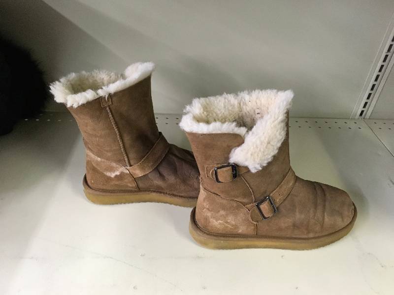 lot 119 image: Womens Boots