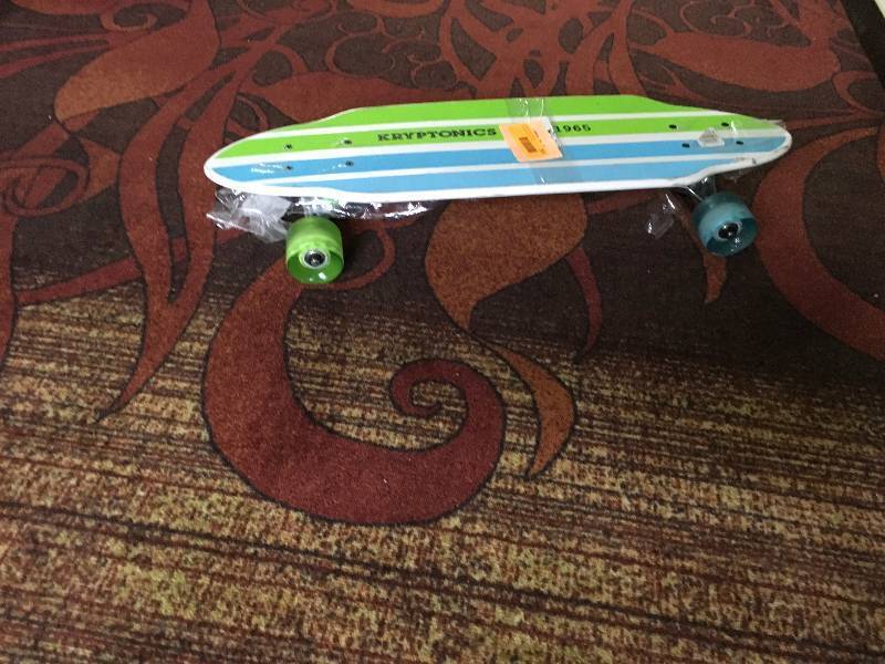 lot 99 image: Skateboard