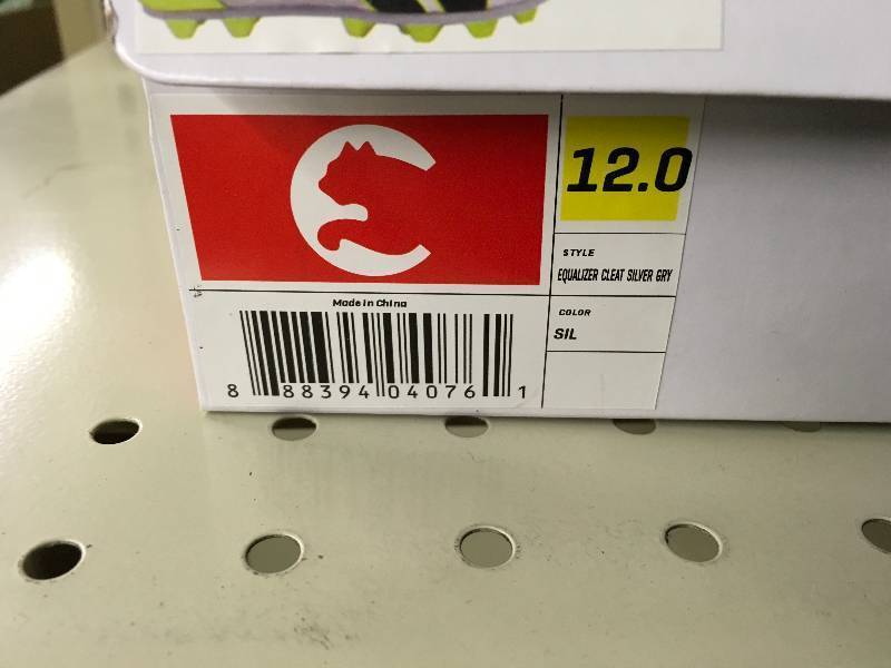 lot 102 image: Kids Puma Football Soccer Cleat, Size 12