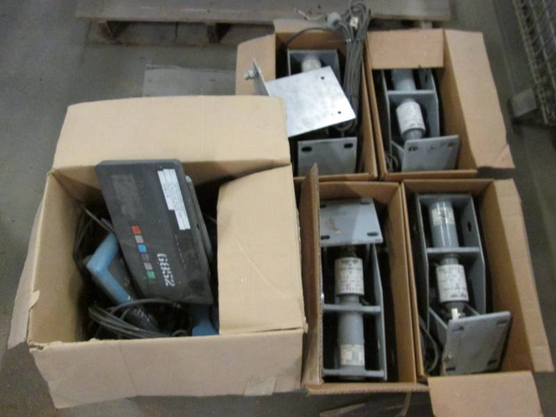 lot 2 image: Weigh Tronics 5000 pound pallet sca...
