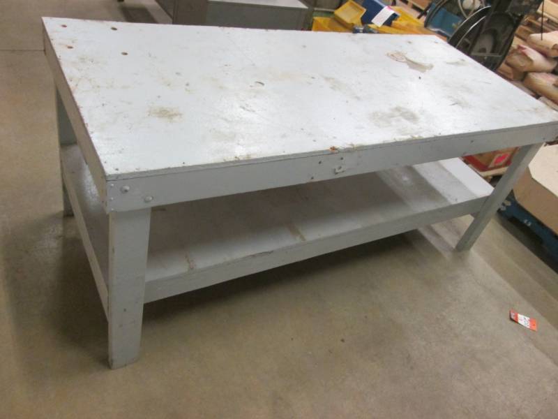 lot 21 image: Work table 32 x 6 foot...